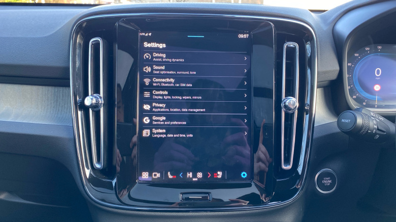 Volvo XC40 2.0 B4P Ultra Dark 5dr Auto Petrol Estate